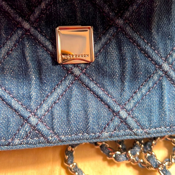 🔥💯 NWT Authentic Tory Burch Denim Wallet on Chain - Picture 8 of 10